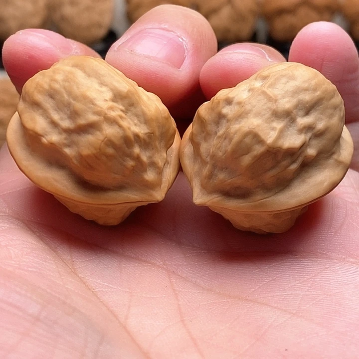 文玩核桃把件心***成…………………………