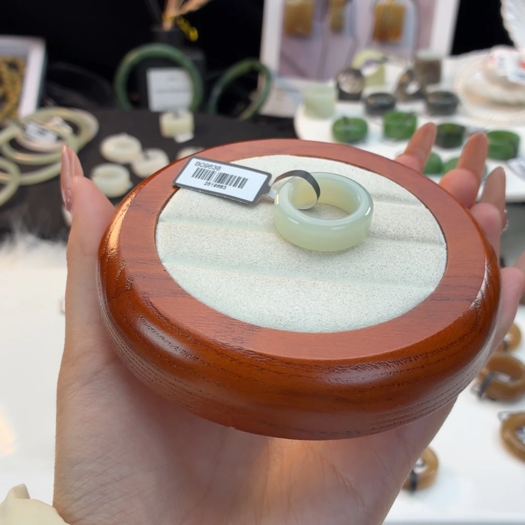 和田玉未镶嵌戒指奶蓝圆切17.1j116