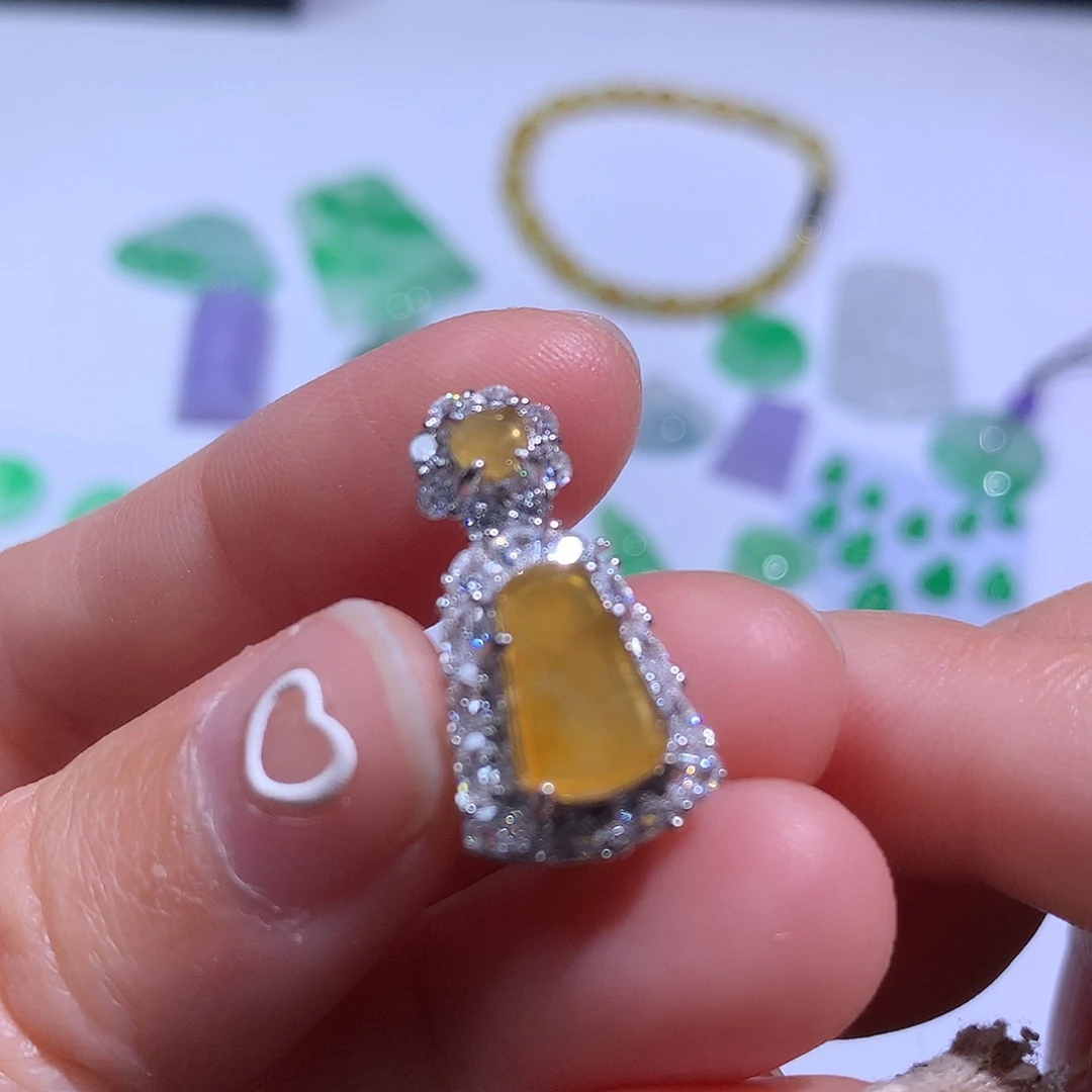 翡翠颈饰未镶嵌无事