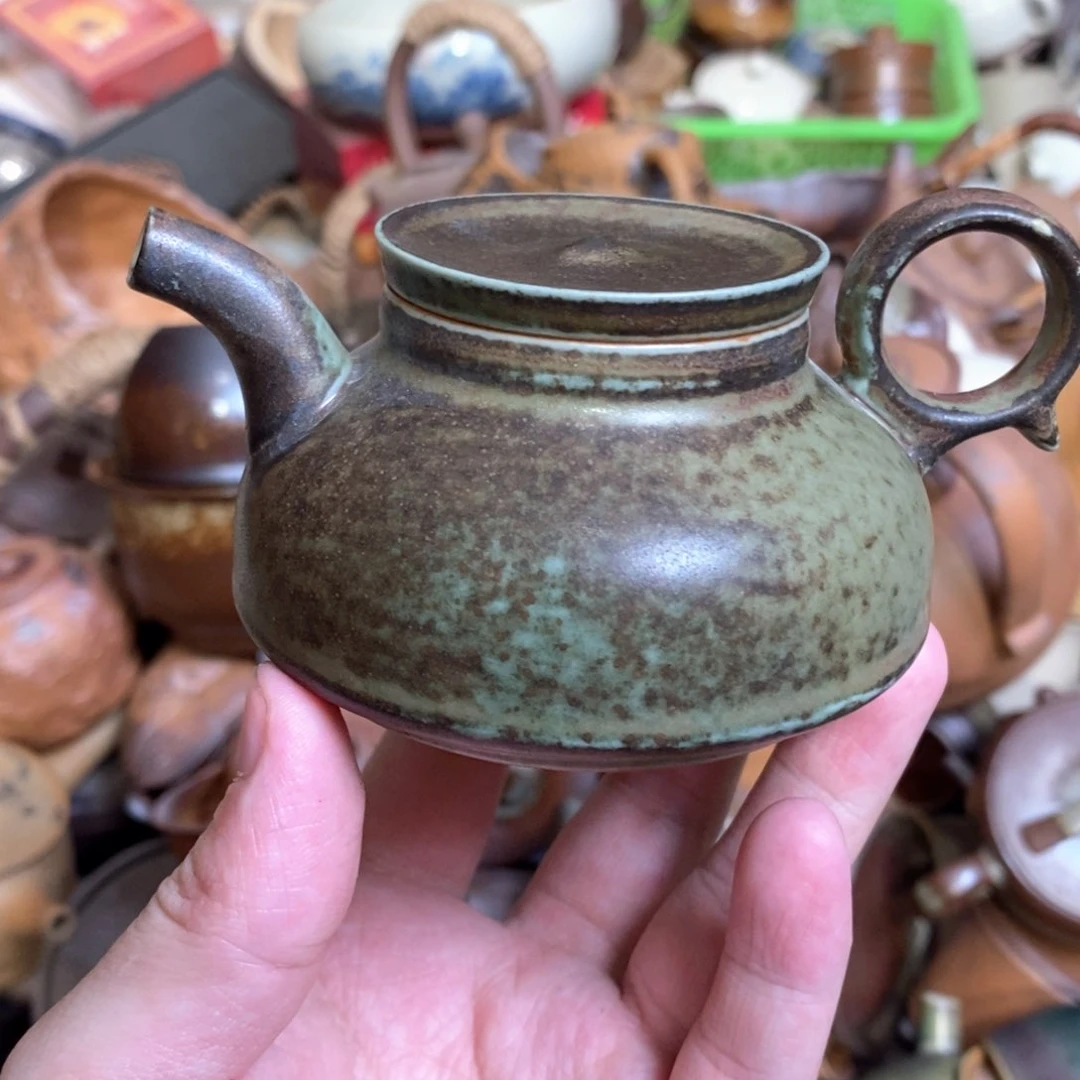 盖碗冲泡后汤色清澈透明玻璃窗