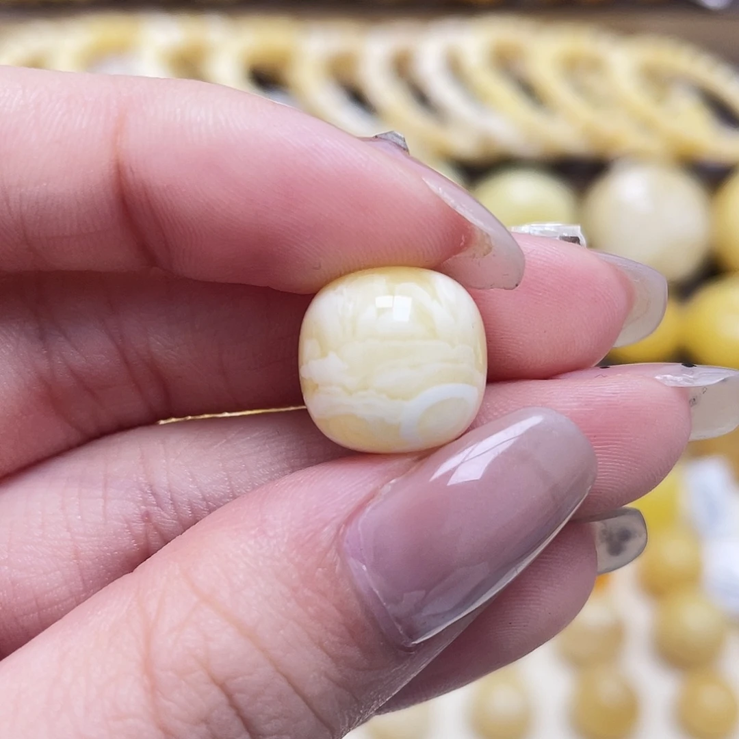 琥珀未镶嵌裸石13.4*13mm老型