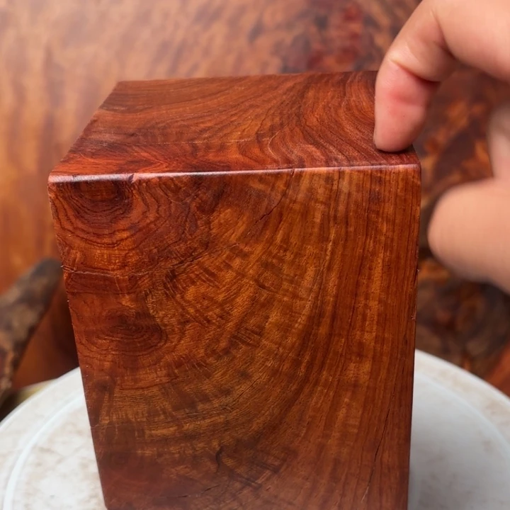 大叶紫檀（黑酸枝木类）