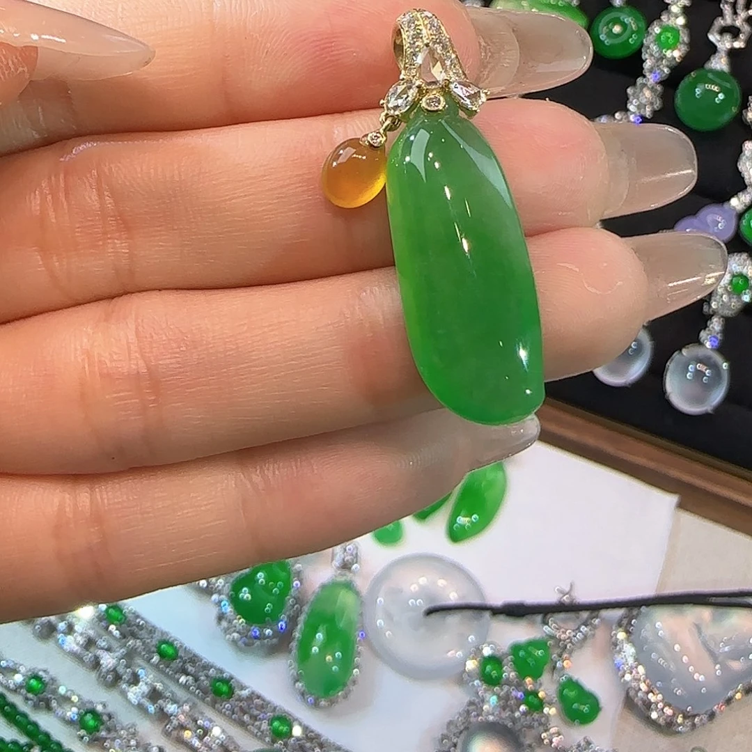 翡翠18K金镶嵌戒指