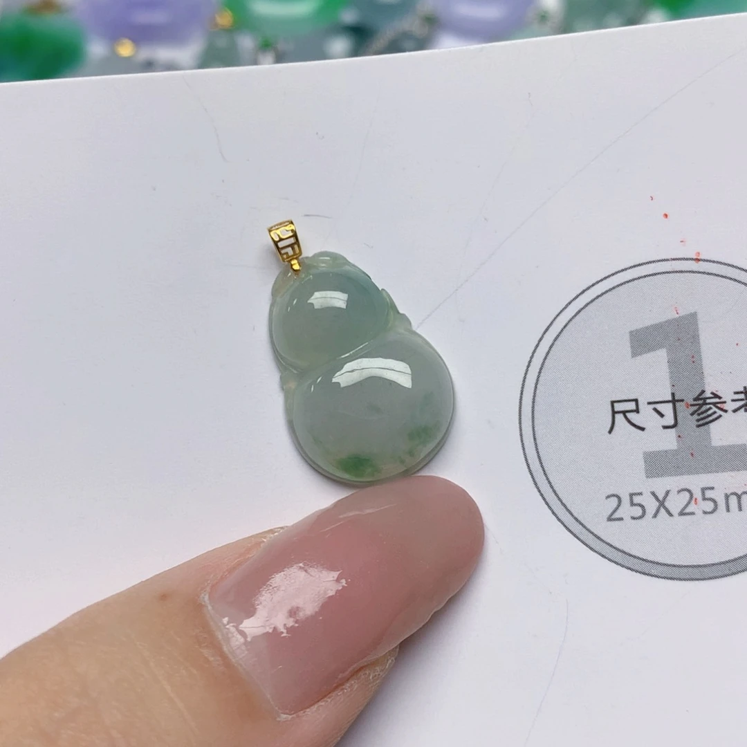 颈饰18K金镶嵌翡翠