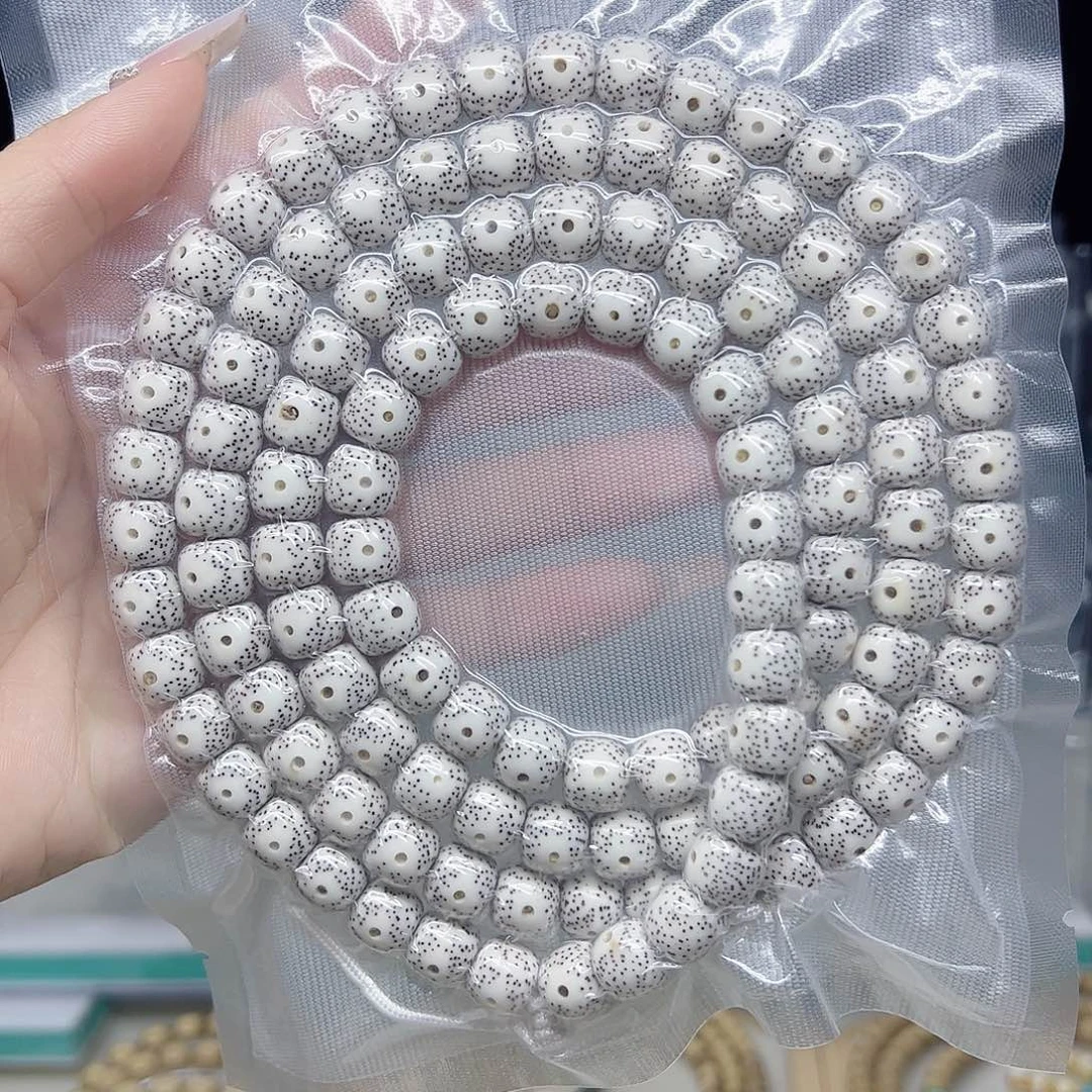 吊坠星月菩提原白10*9大眼睛