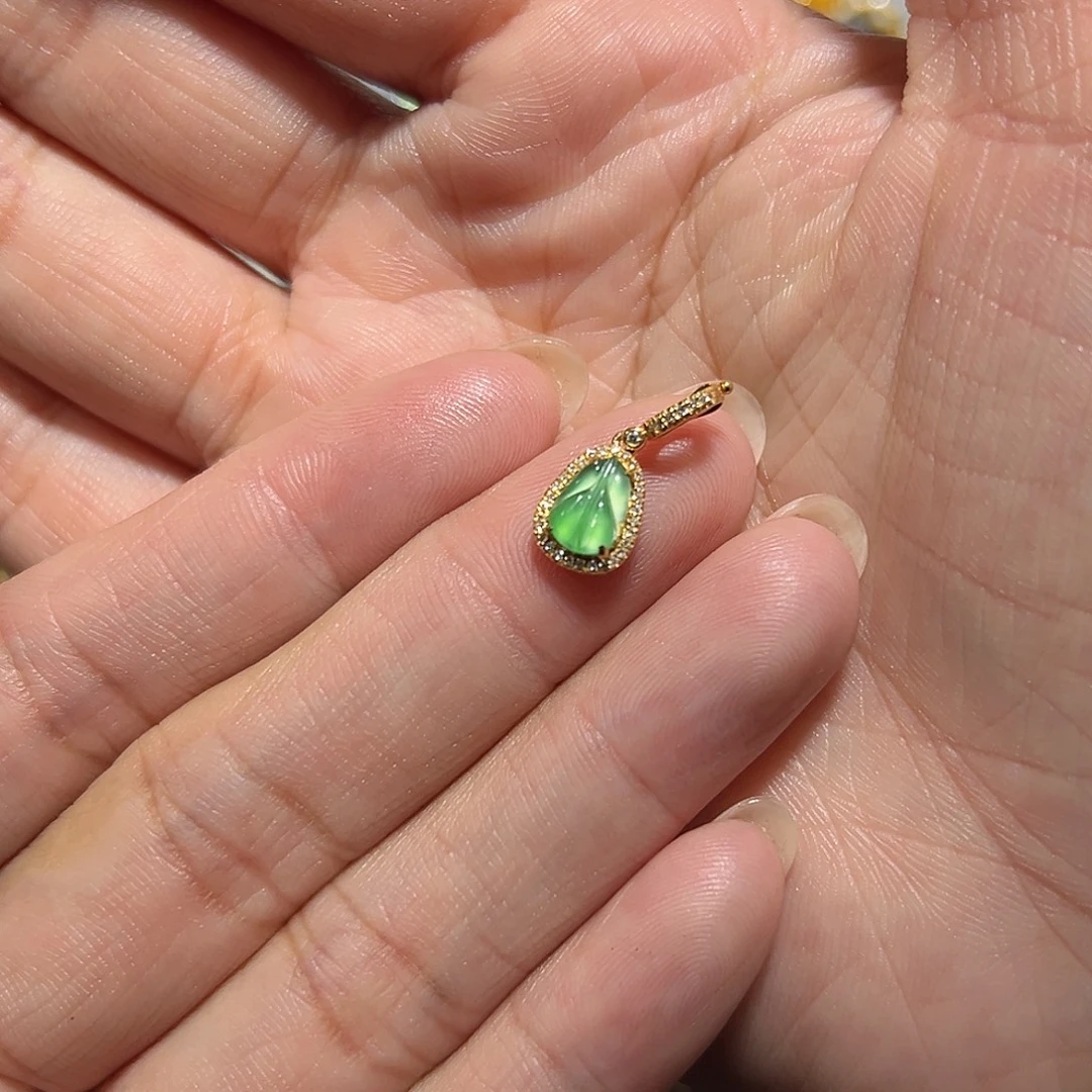 翡翠18K金镶嵌颈饰