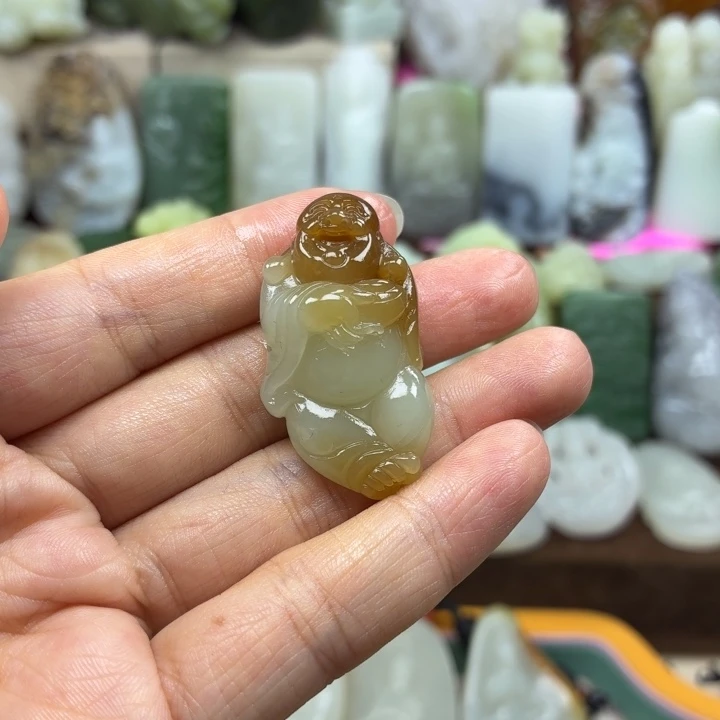 晨***露和田玉未镶嵌颈饰