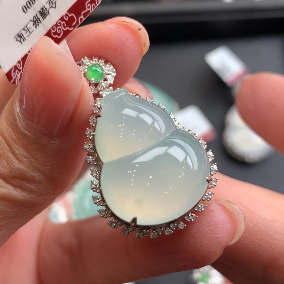 翡翠18K金镶嵌颈饰翡翠