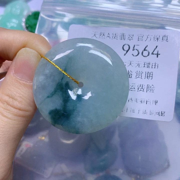 翡翠未镶嵌颈饰嚴*源翡翠