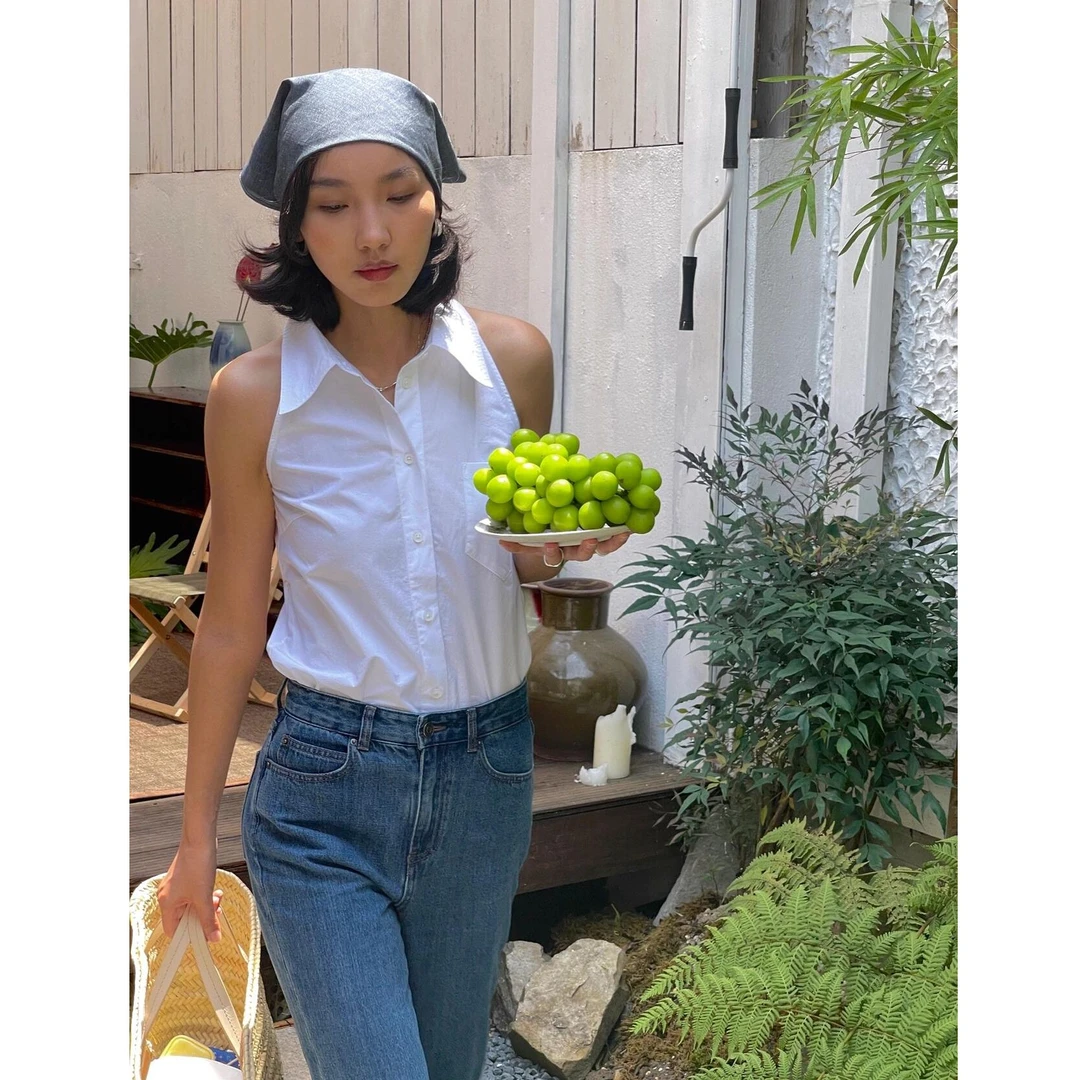 港风时髦减龄Polo领无袖挂脖上衣女春夏季削肩设计感气质白色衬衣