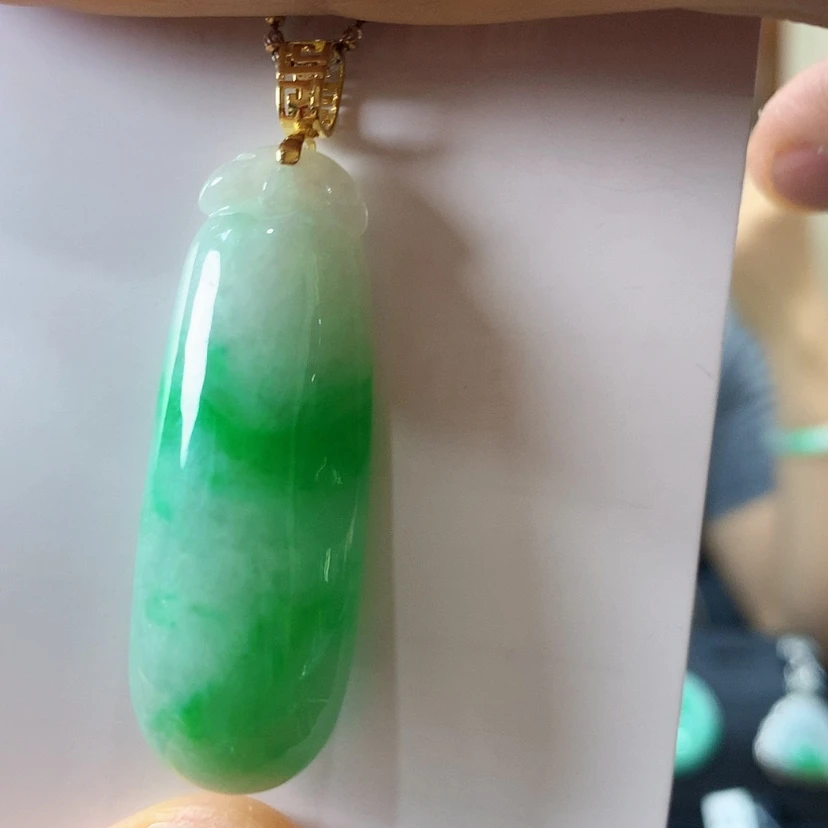 【闪购商品】吊坠(不含链)18K金镶嵌翡翠