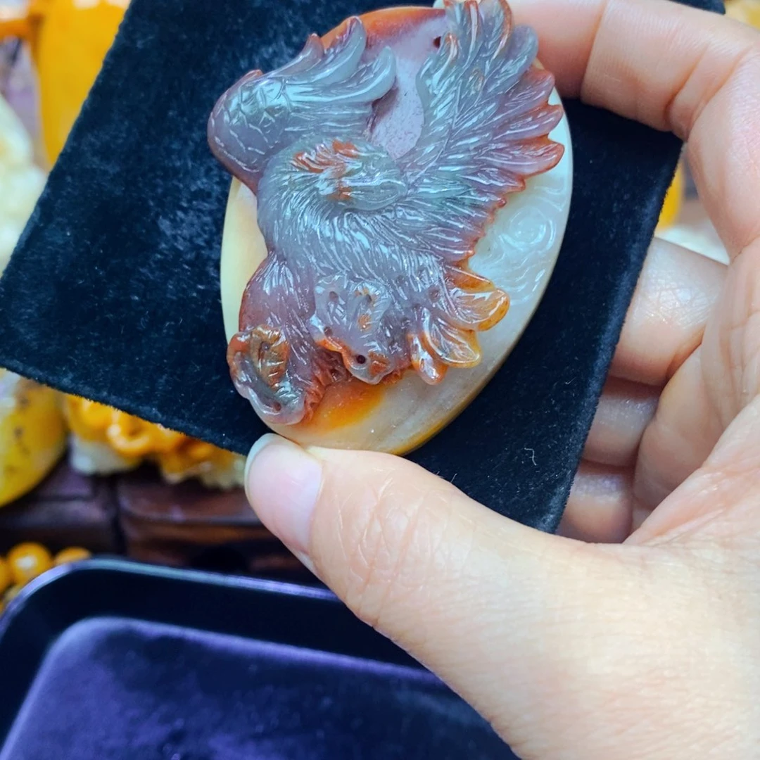 未镶嵌石英质玉（黄龙玉）颈饰