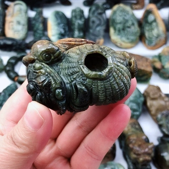 未镶嵌岫岩河磨玉（透闪石质玉）把件