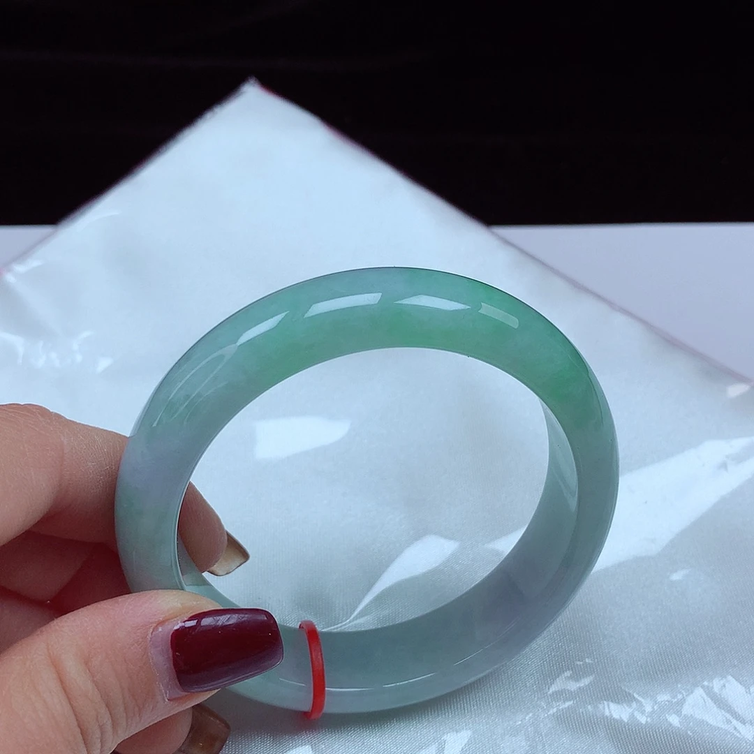 翡翠手镯未镶嵌翡翠