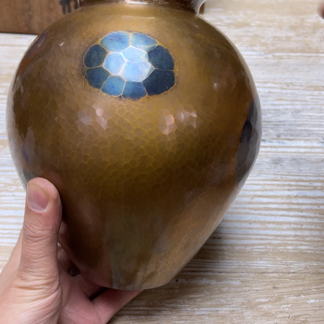 瓷片天**童密密麻麻地排列着一个