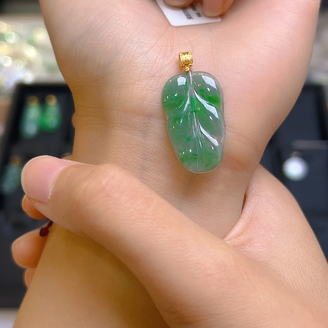 翡翠颈饰18K金镶嵌宝*翡翠