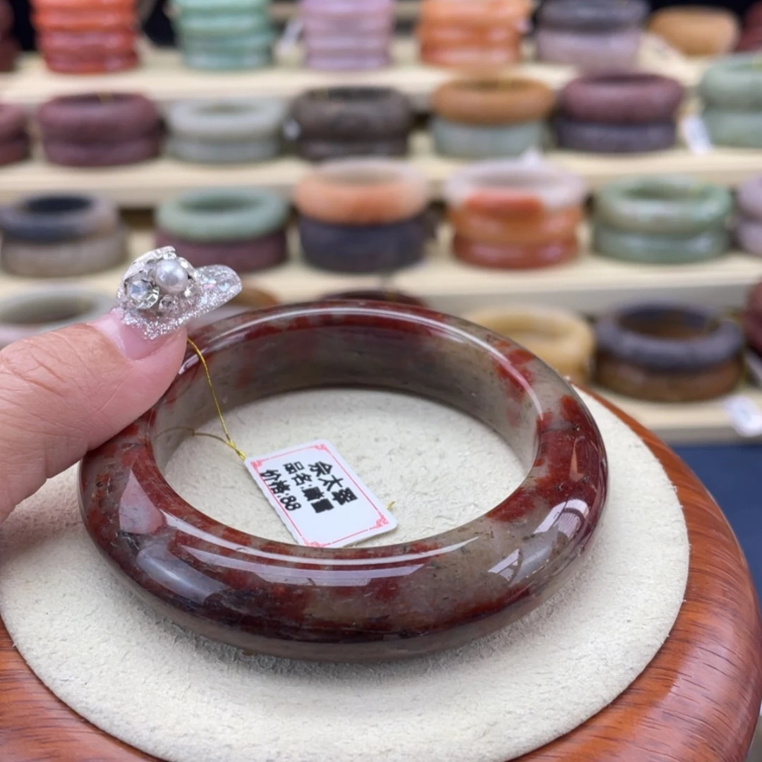 【闪购商品】石英质玉手镯未镶嵌恩**儿