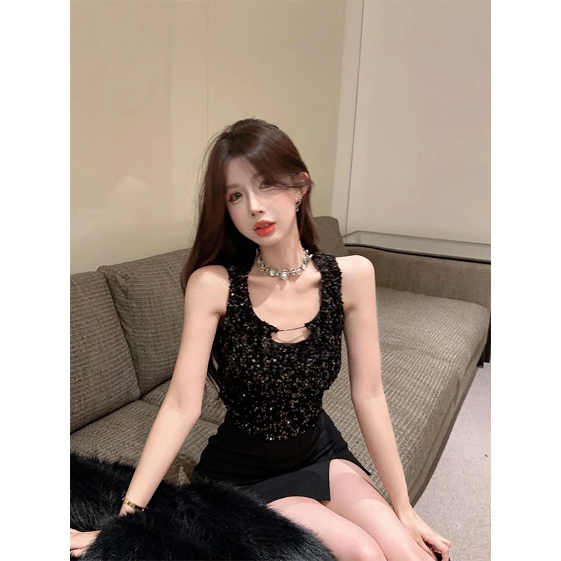 2025秋冬季新款辣妹设计修身亮片重工镂空辣妹吊带毛毛外套配裙裤