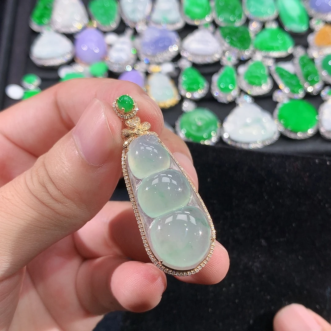 翡翠18K金镶嵌颈饰