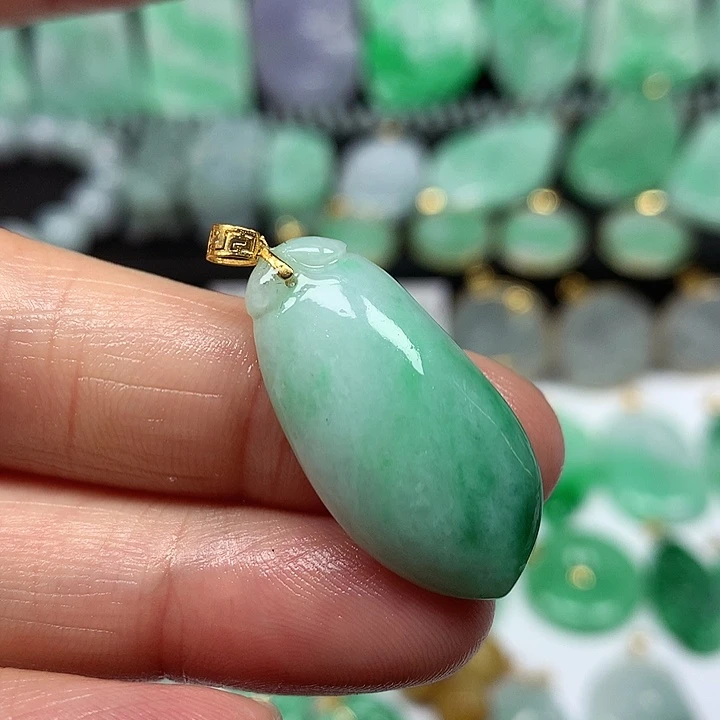 翡翠吊坠(不含链)18K金镶嵌