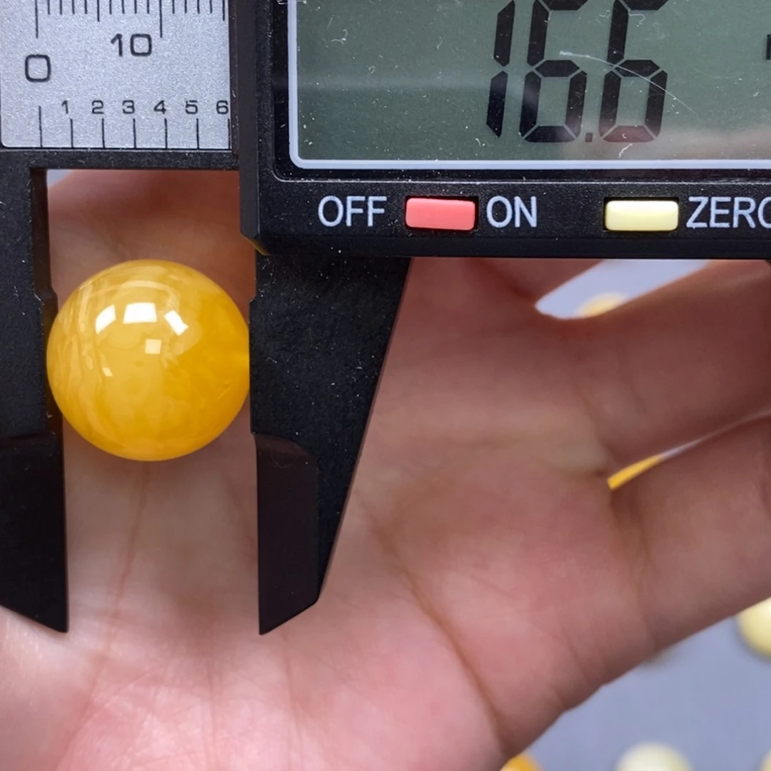 未镶嵌琥珀裸石纯天然