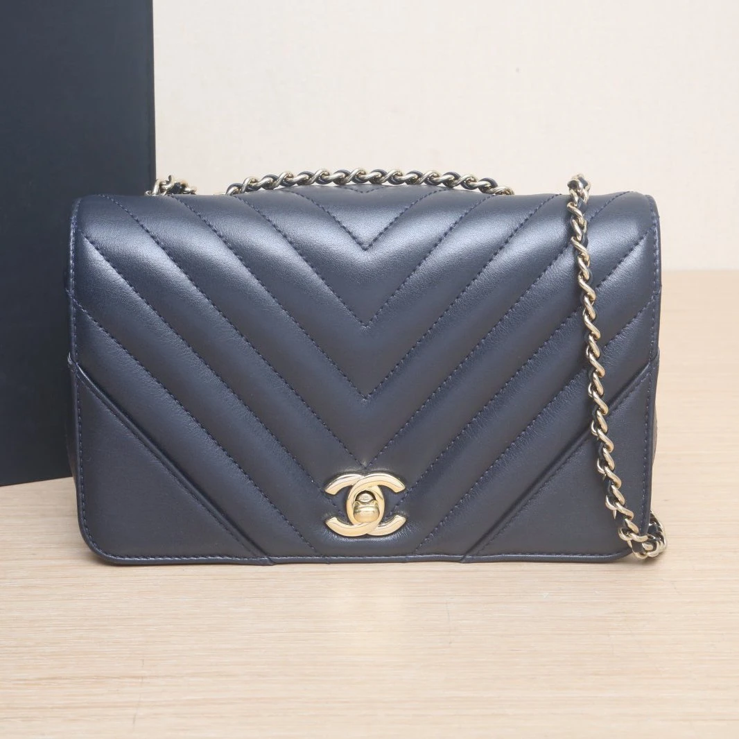 95新 Chanel/香奈儿 小花双双 墨蓝色 皮革C 28开 V纹 大mini 包
