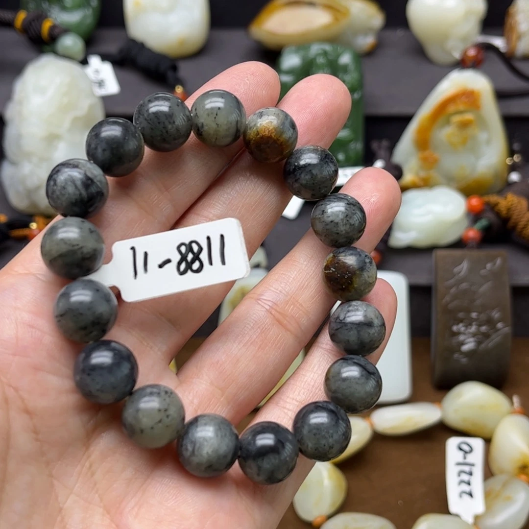 和田玉未镶嵌把件