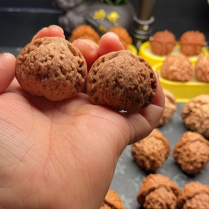 桃核把件全品泥鳅背边42