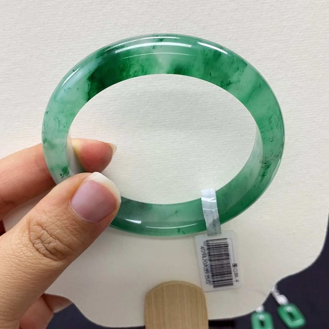 石英质玉未镶嵌手镯悠*然