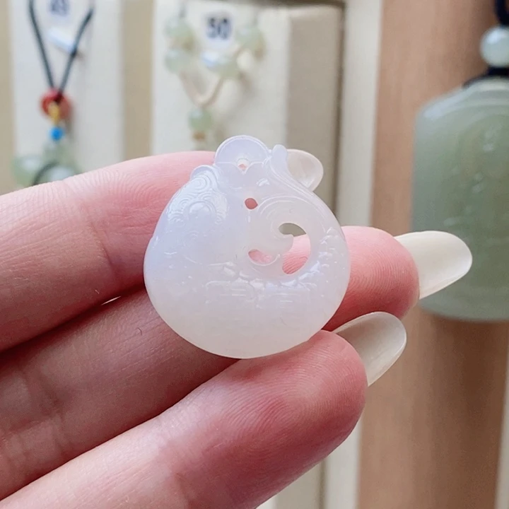 小***猫和田玉未镶嵌颈饰