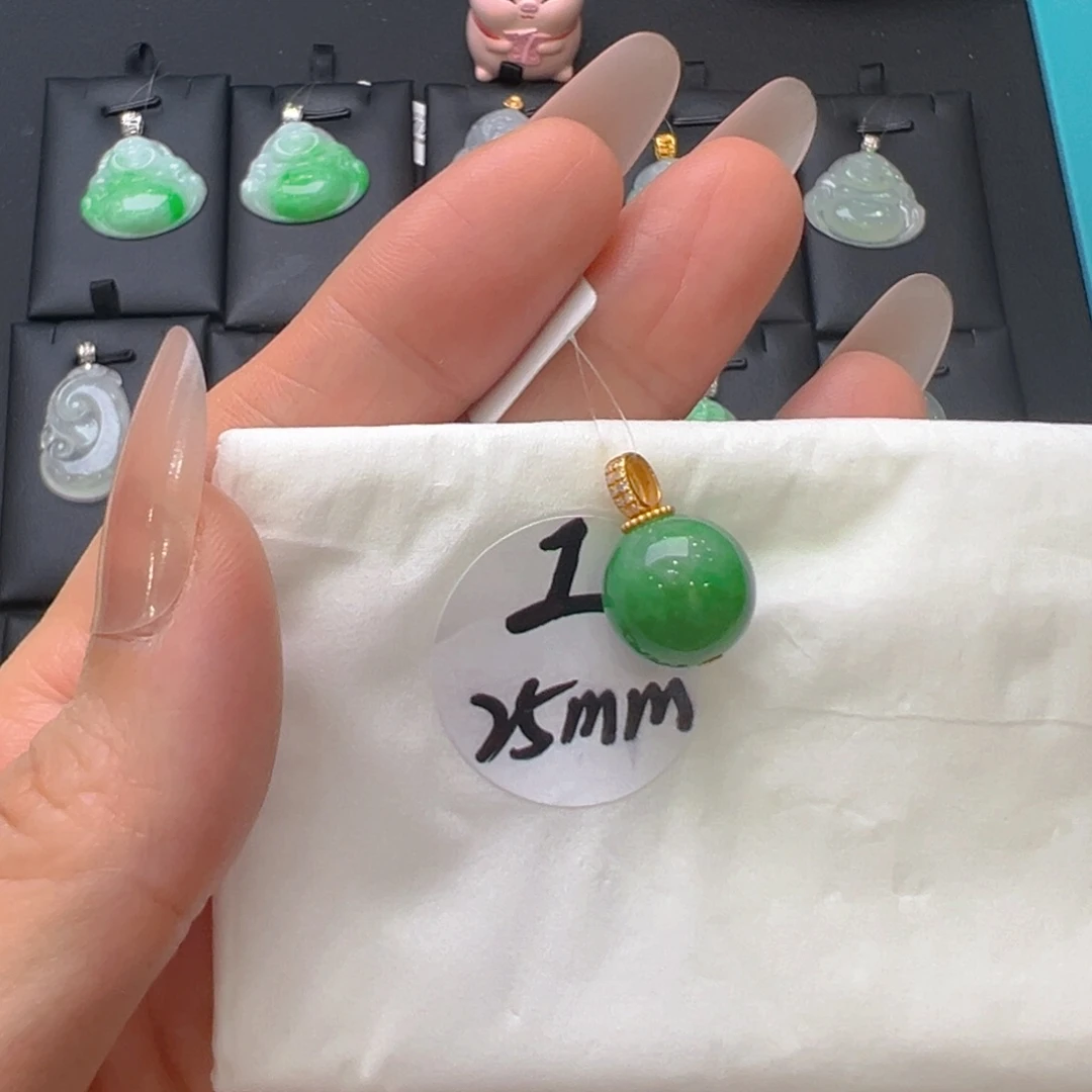 翡翠18K金镶嵌颈饰