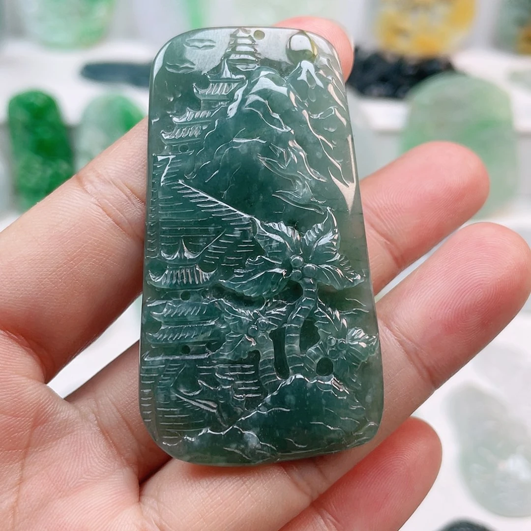 翡翠颈饰未镶嵌山水