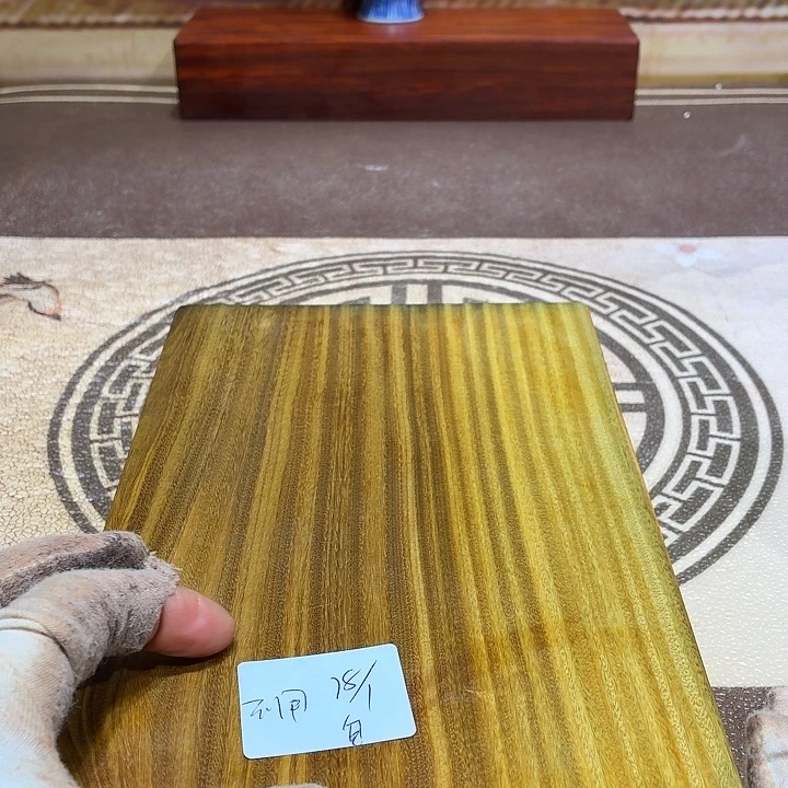 不***用维腊木（绿檀）底座