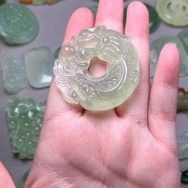 未镶嵌蛇纹石玉颈饰岫玉