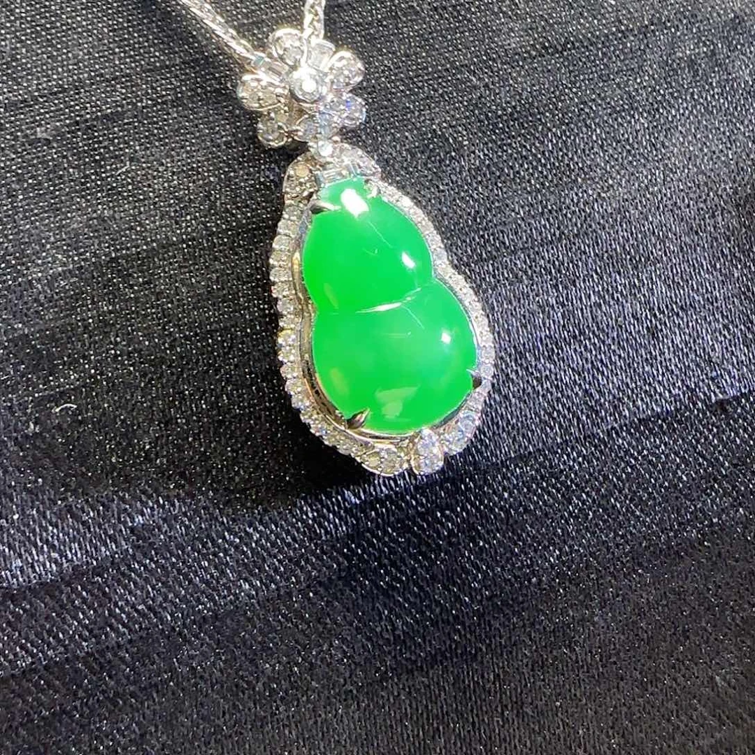 翡翠18K金镶嵌颈饰翡翠