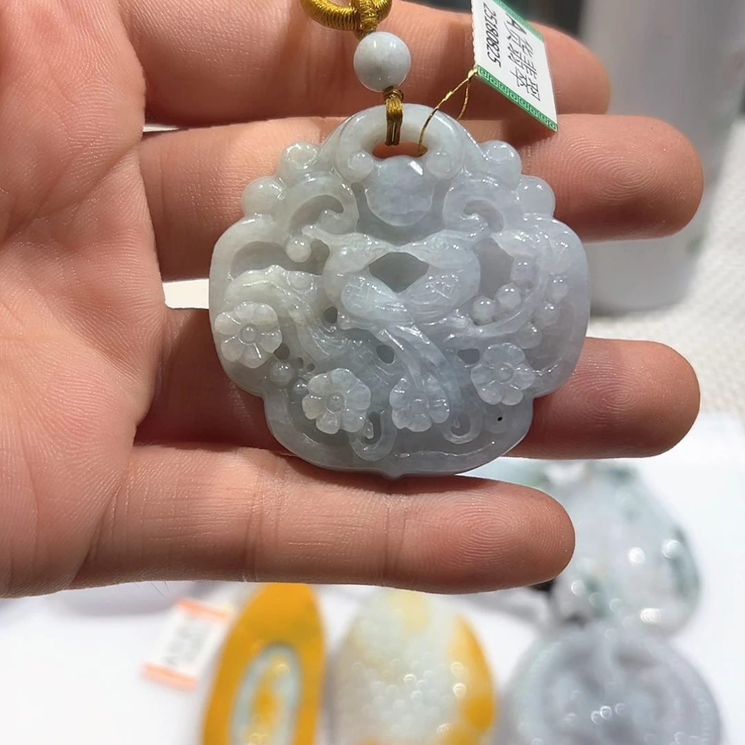 翡翠未镶嵌颈饰挂件