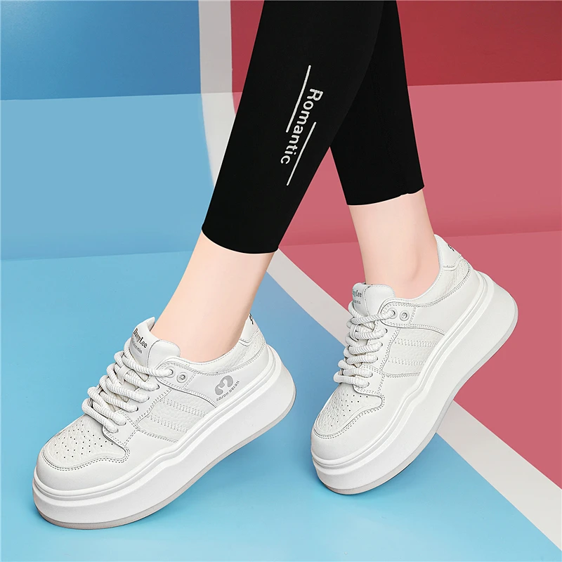 松糕小白鞋女2025春季新款低帮内增高小个子皮面厚底显瘦板鞋女鞋