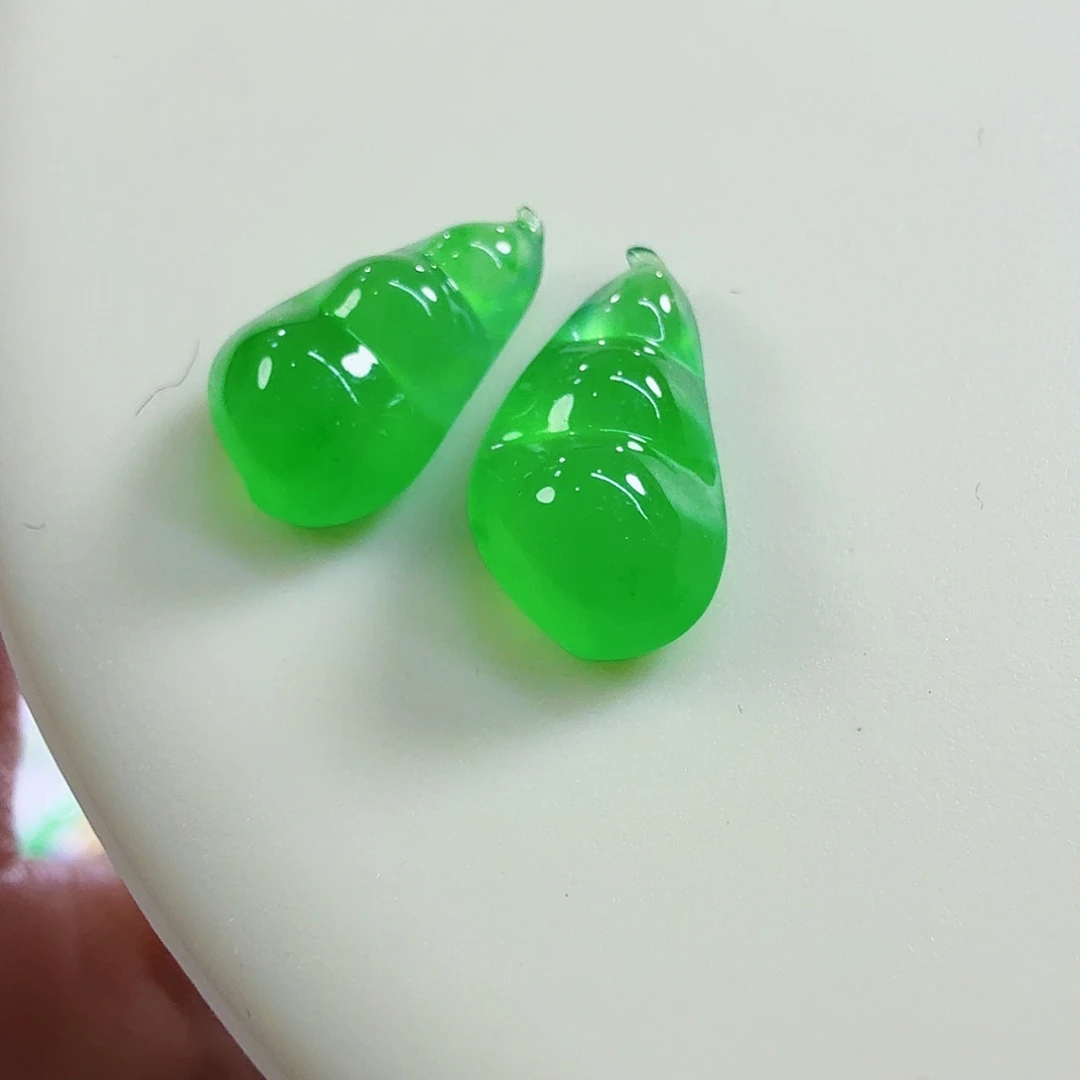 翡翠未镶嵌颈饰绿豆一对