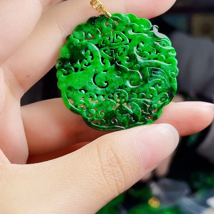 翡翠18K金镶嵌颈饰多样性