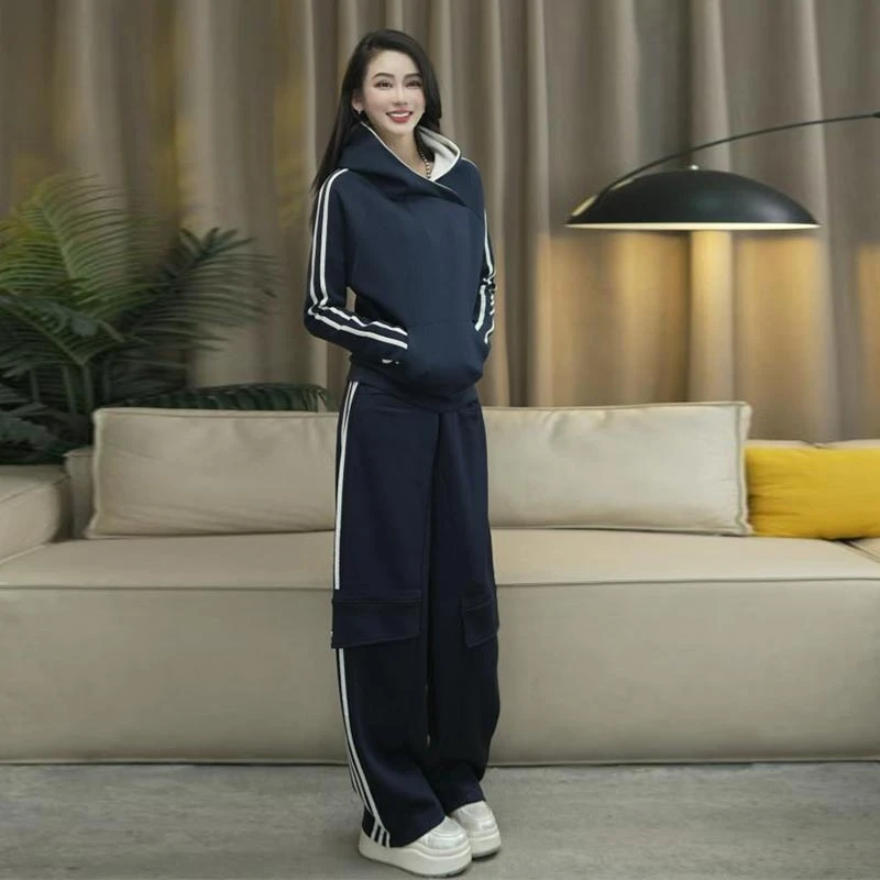 2025年春季新款设计感简约撞色条纹拼接连帽卫衣+休闲裤两件套女