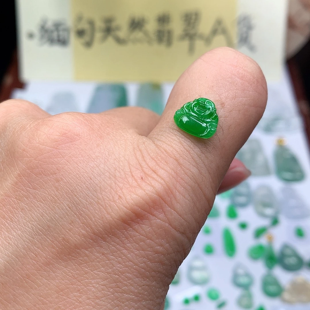 翡翠散珠缅甸天然A货翡翠阳绿佛公