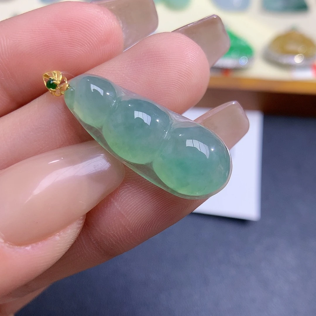 翡翠颈饰18K金镶嵌福豆