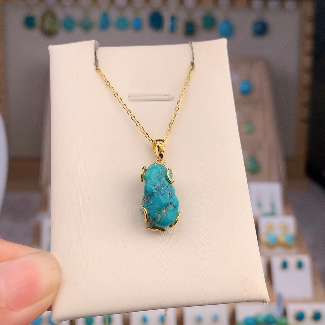 绿松石未镶嵌颈饰