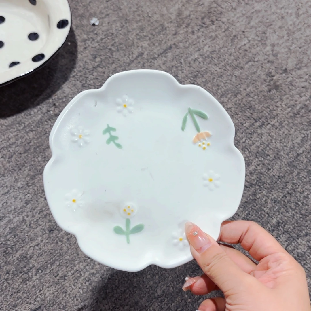 陶瓷小雏菊六寸小吃碟微微瑕