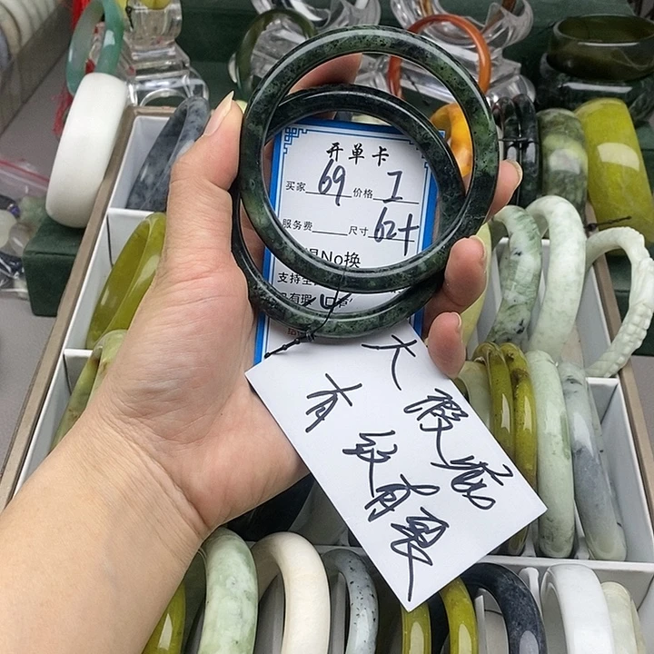 蛇纹石玉未镶嵌手镯