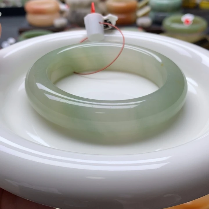 未镶嵌手镯石英质玉