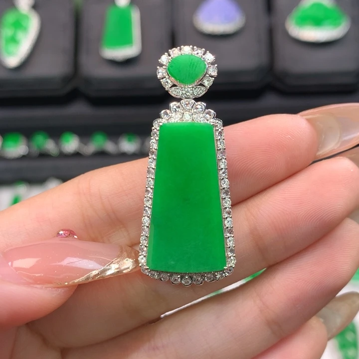 翡翠吊坠(不含链)18K金镶嵌