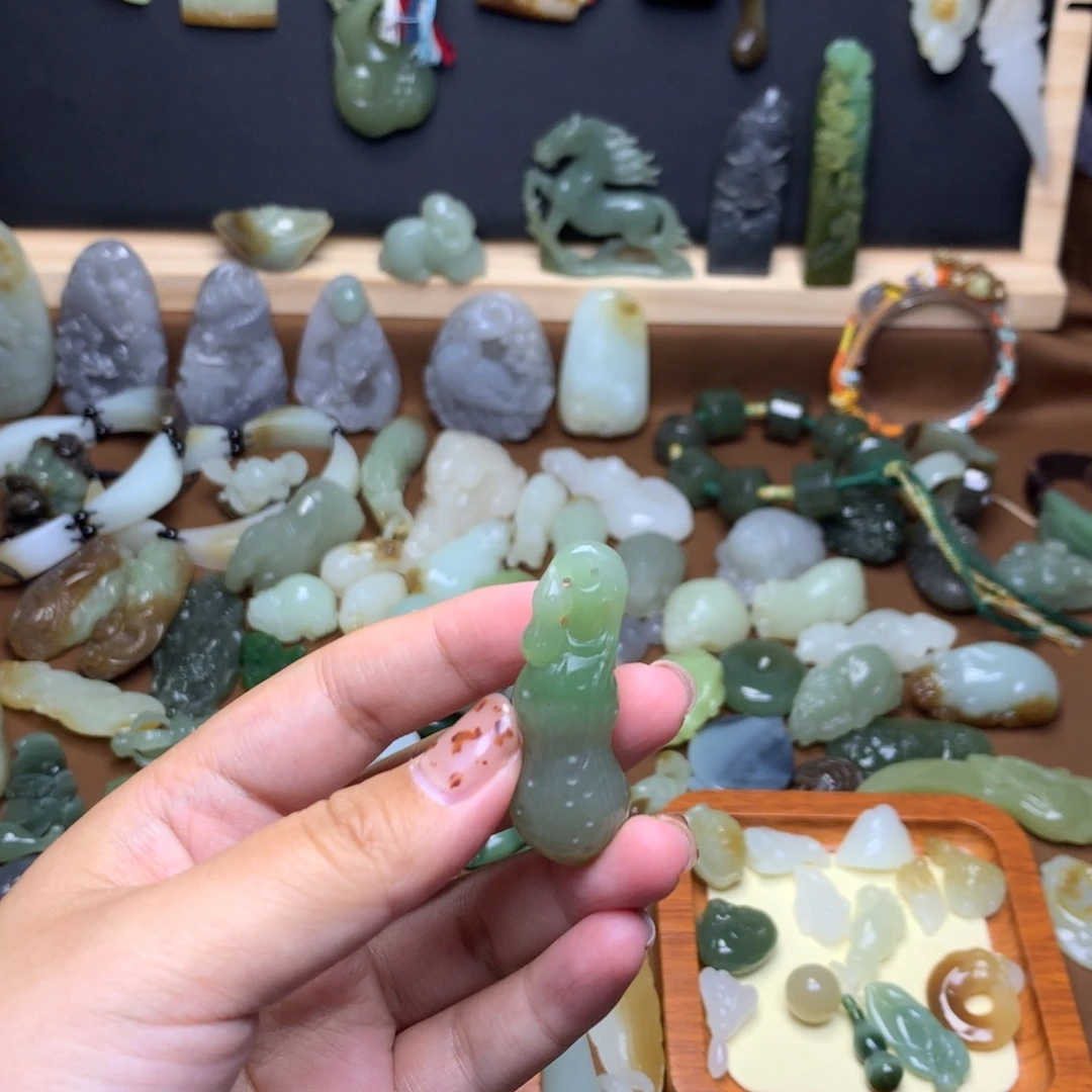 和田玉未镶嵌挂件