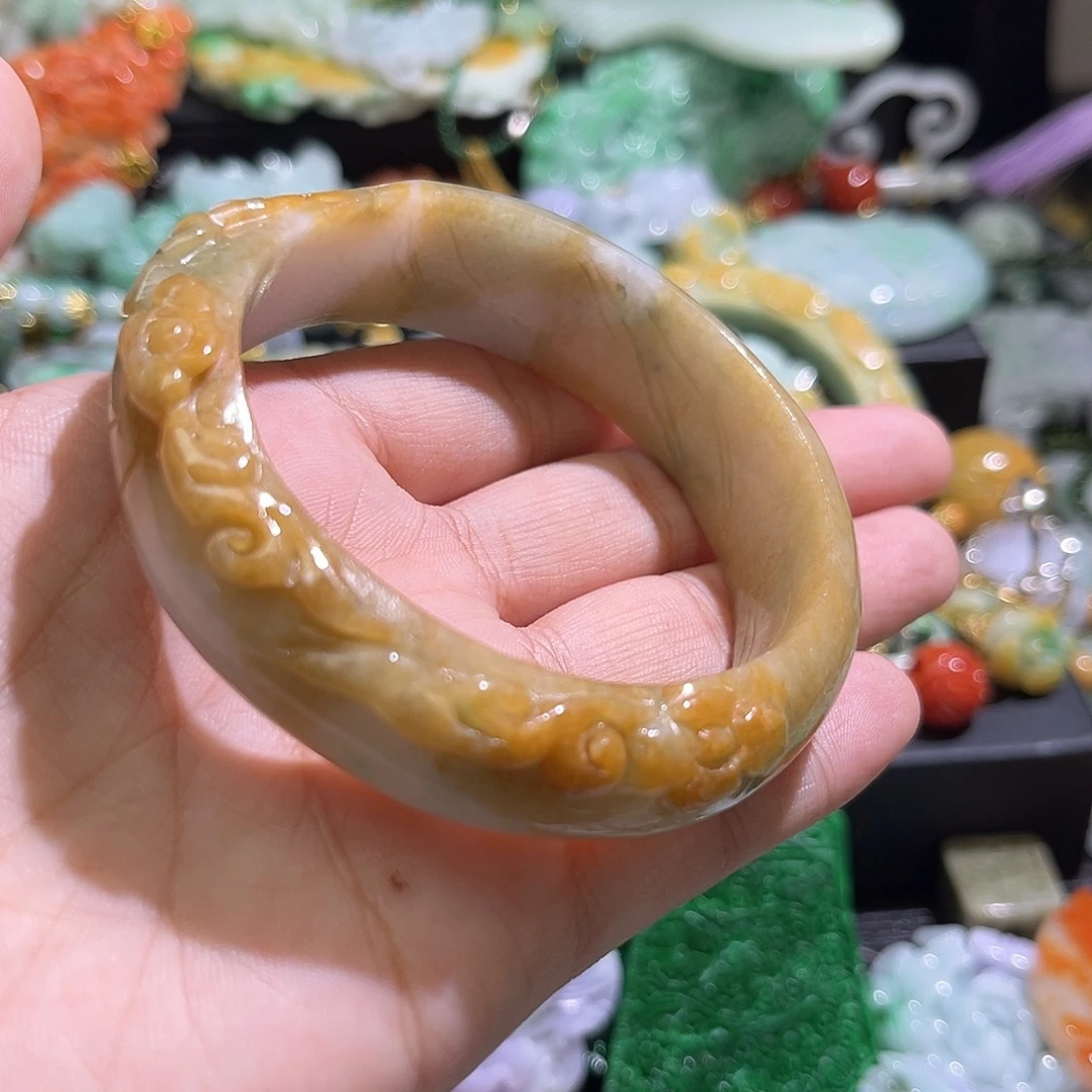 翡翠未镶嵌颈饰待编织