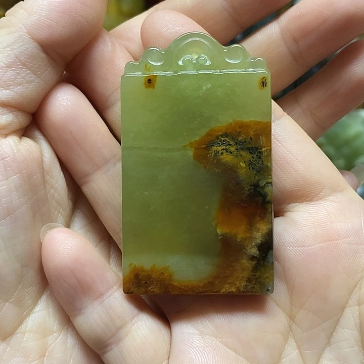 岫玉未镶嵌吊坠(赠链)